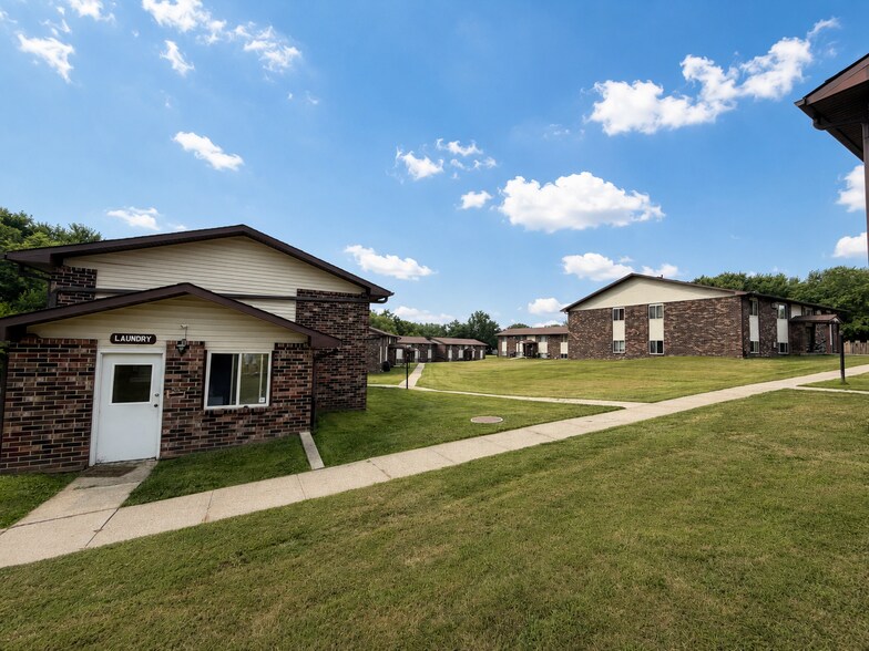 More Photos Of 1660 E Summit St, Red Oak Apartments For Sale