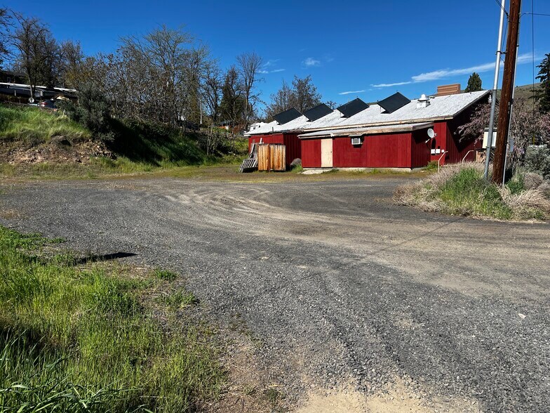 More Photos Of 99 3rd St, Maupin Restaurant For Sale