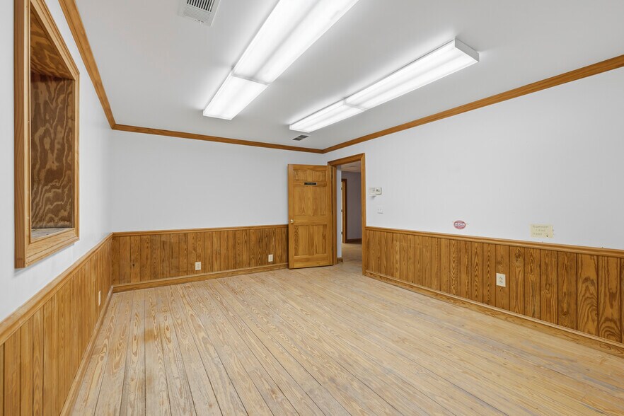More Photos Of 966 Greensboro Rd, Eatonton Flex For Lease