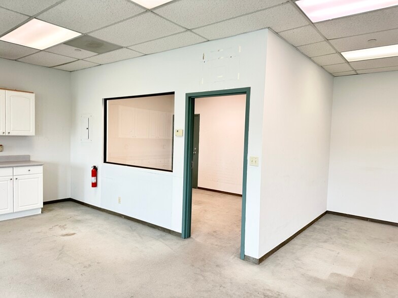 More Photos Of 1435-1475 Huntington Ave, South San Francisco Showroom For Sale