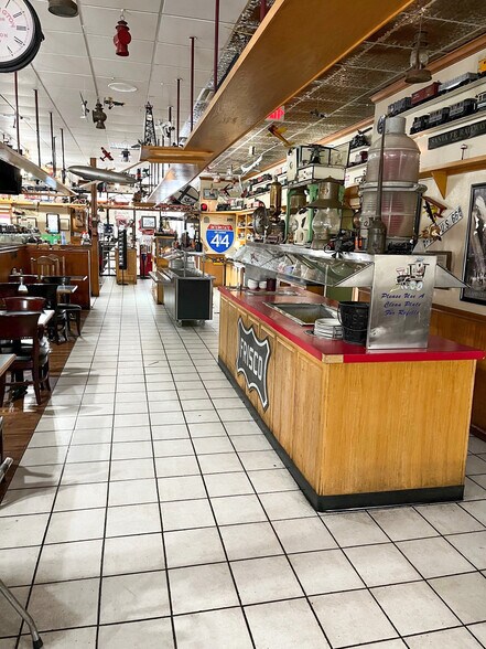 More Photos Of 4070 Southwest Blvd, Tulsa Restaurant For Sale