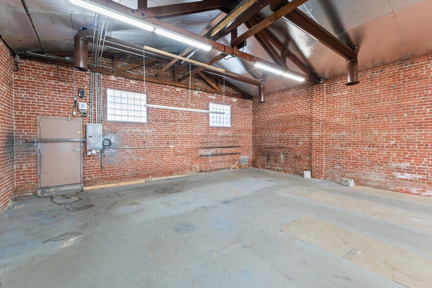 More Photos Of 1100 N Fresno St, Fresno Service For Sale