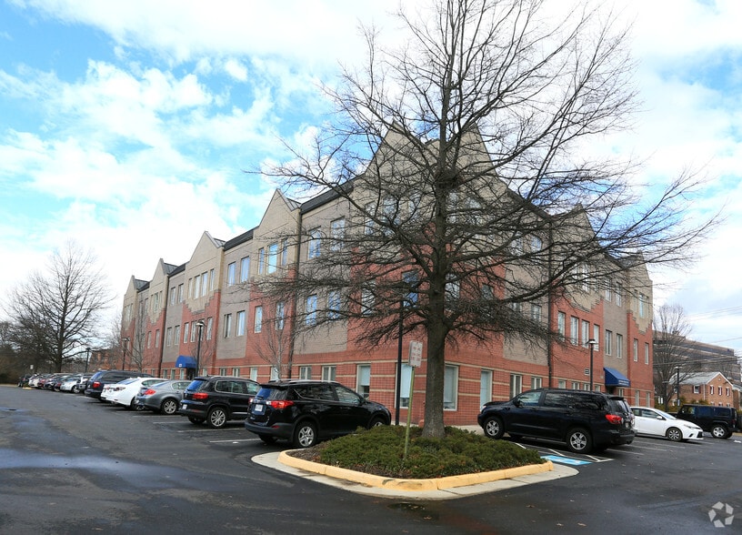 More Photos Of 8221 Old Courthouse Rd, Vienna Office For Lease