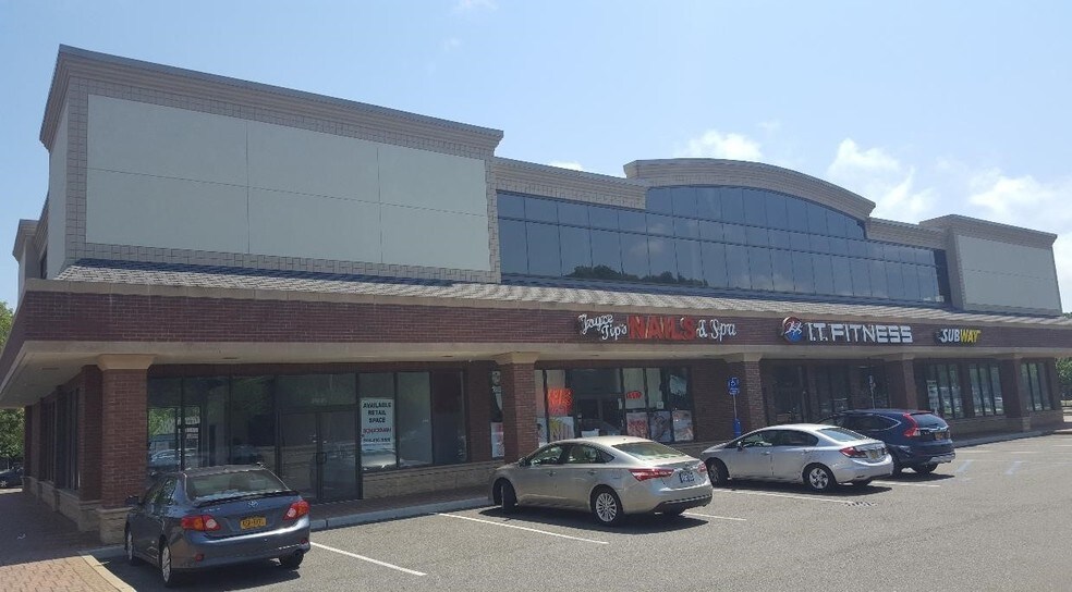 More Photos Of 876 Connetquot Ave, Islip Terrace Supermarket For Lease