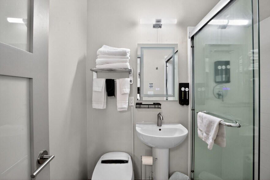 More Photos Of 220 Midland Ave, Basalt Hotel For Sale