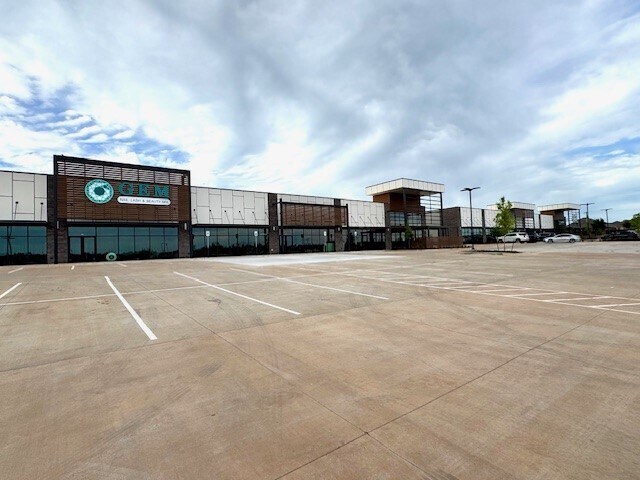 More Photos Of 16533 N May Ave, Edmond Unknown For Lease