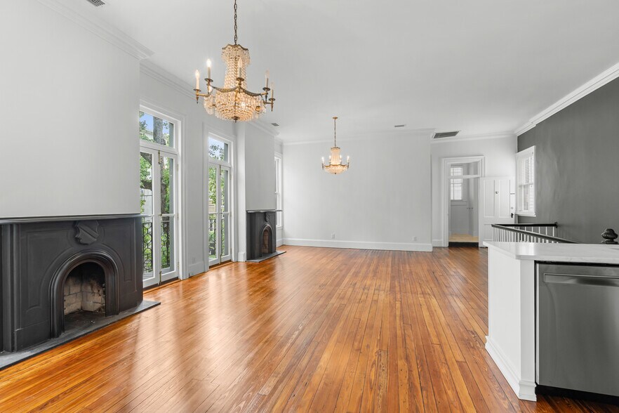 More Photos Of 417 Whitaker St, Savannah Storefront Retail Residential For Sale