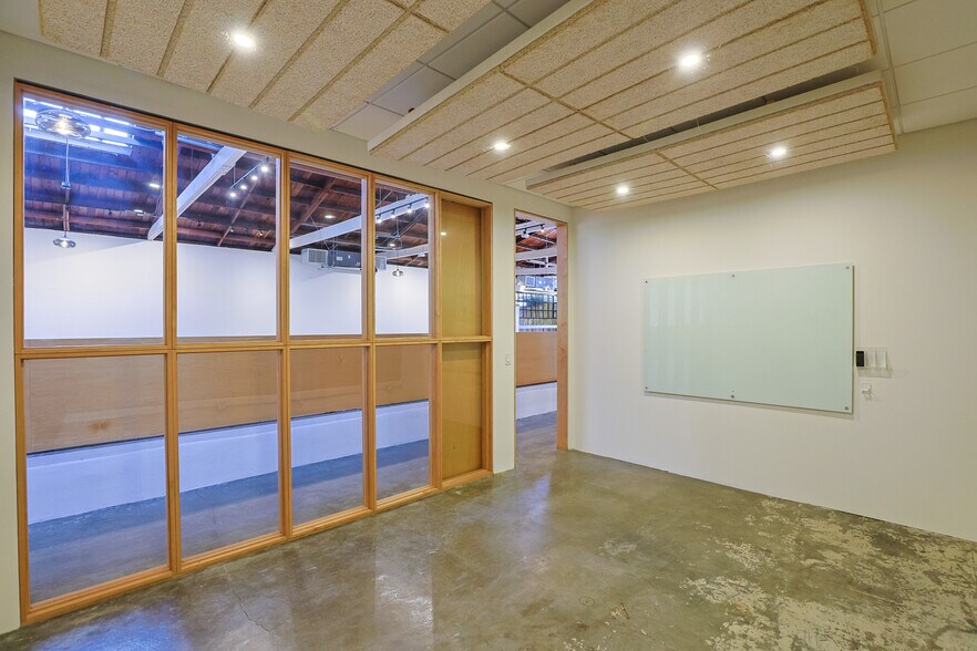 More Photos Of 350-360 Sunset Ave, Venice Warehouse For Lease