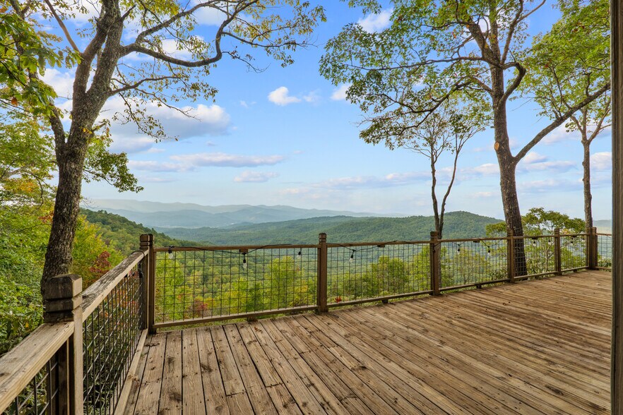 More Photos Of 243 Ridgeline Dr, Brevard Specialty For Sale