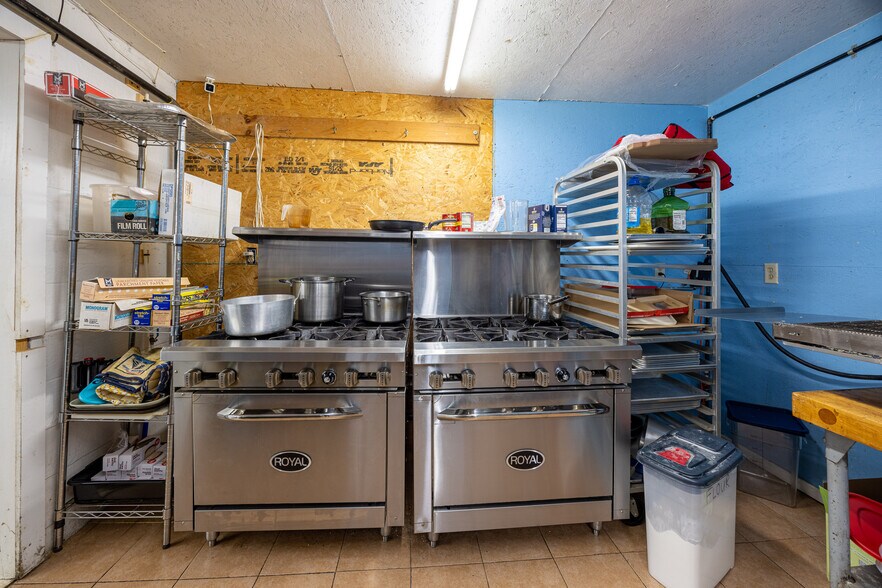 More Photos Of 4053 Hwy E, Oak Ridge Storefront For Sale