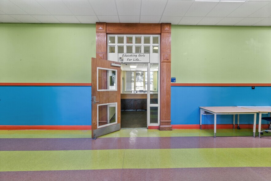 More Photos Of 5710 Wesconnett Blvd, Jacksonville Schools For Lease