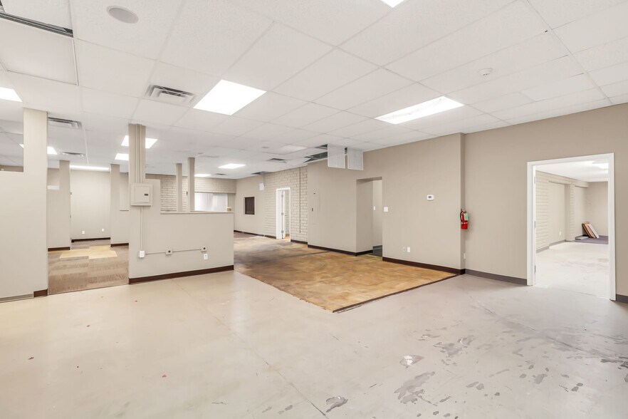 More Photos Of 78 W Ray Rd, Chandler Convenience Store For Lease