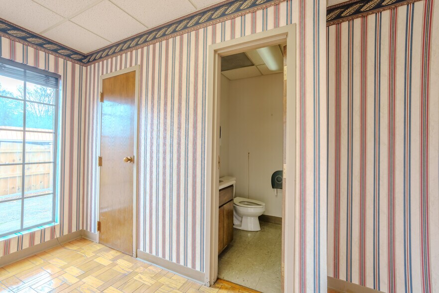 More Photos Of 208 Marengo St, Florence Healthcare For Lease