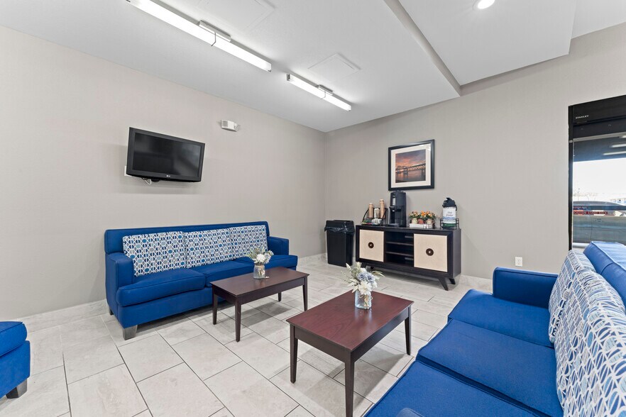 More Photos Of 9970 Airline Hwy, Baton Rouge Hotel For Sale