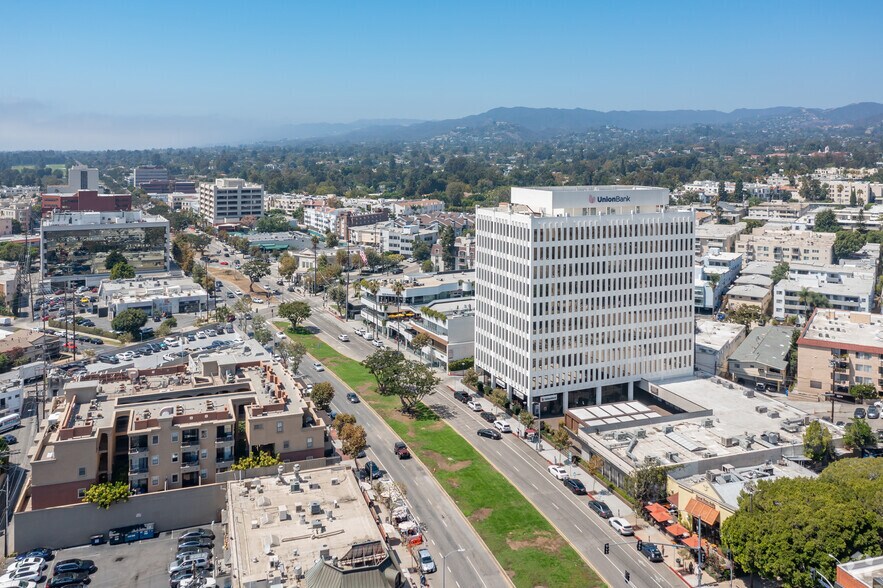 More Photos Of 11661 W San Vicente Blvd, Los Angeles Office For Lease
