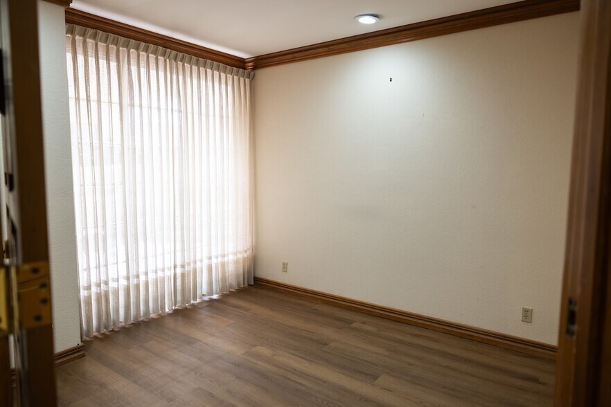 More Photos Of 10225 W Thunderbird Blvd, Sun City Medical For Sale