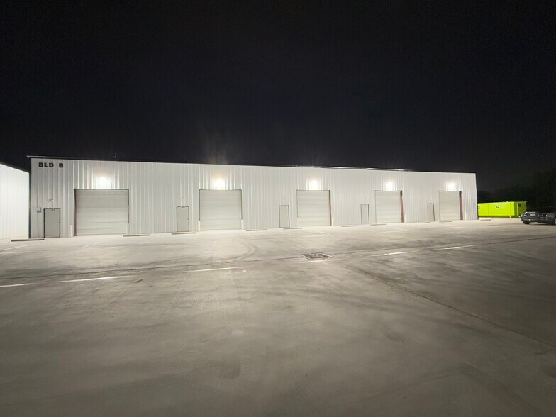 More Photos Of 10115 Belknap Rd, Sugar Land Warehouse For Lease