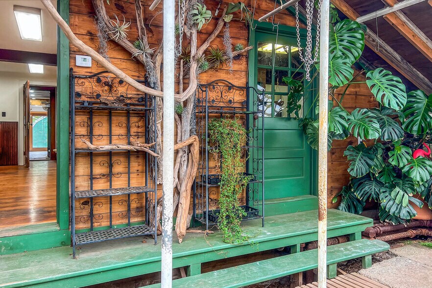 More Photos Of 265 Main St, Delhi Garden Center For Sale