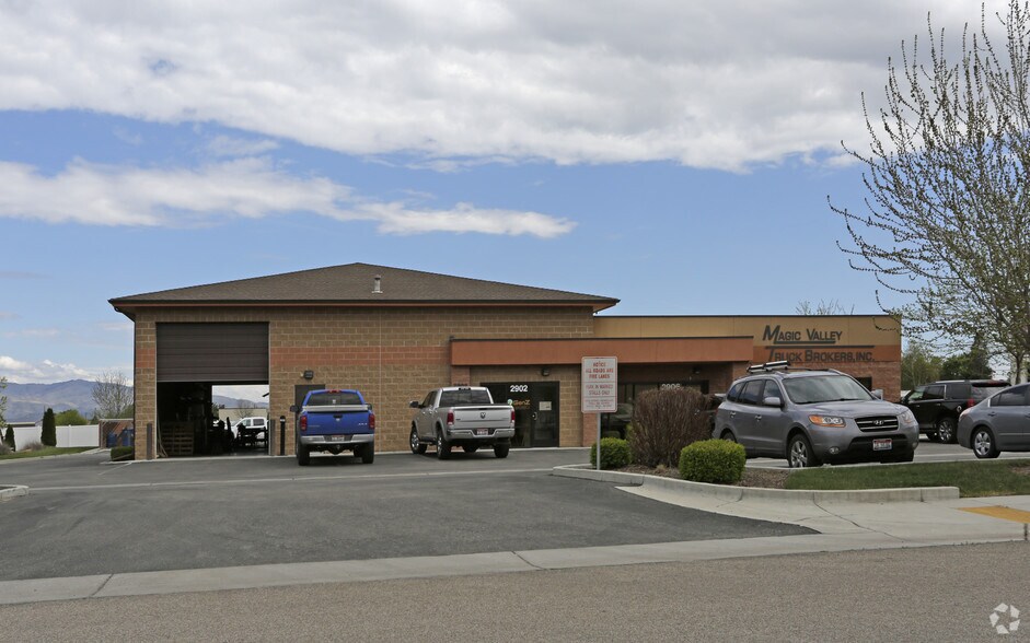 More Photos Of 2902-2906 S Featherly Way, Boise Warehouse For Lease