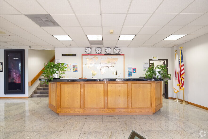 More Photos Of 21310-21314 Lassen St, Chatsworth Warehouse For Lease