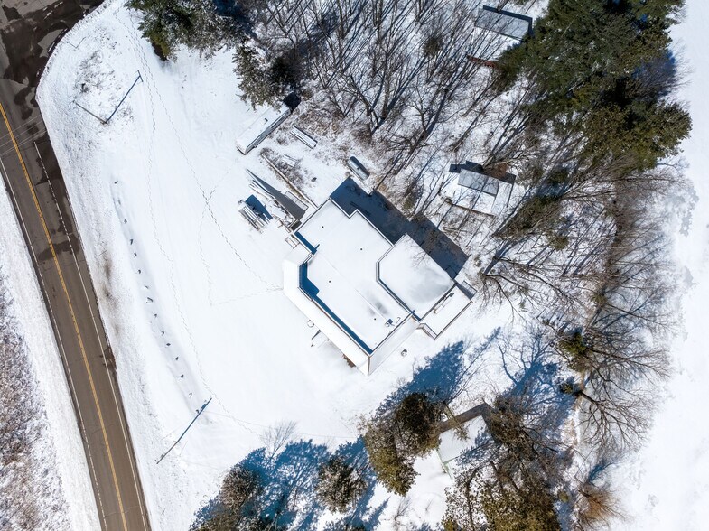 More Photos Of 11706 N Eaton Rd, Hayward Bar For Sale