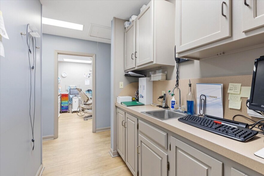 More Photos Of 235-237 John Knox Rd, Tallahassee Medical For Sale