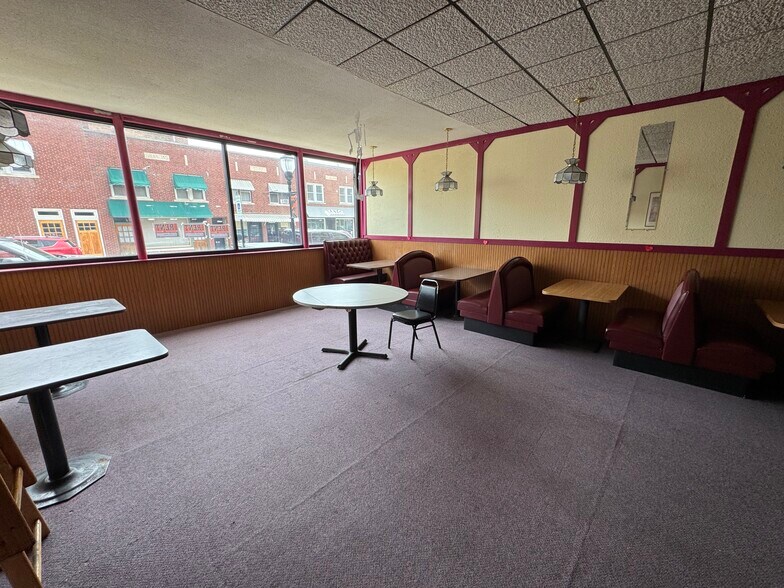 More Photos Of 118 S Lafayette St, Macomb Storefront Retail Residential For Sale
