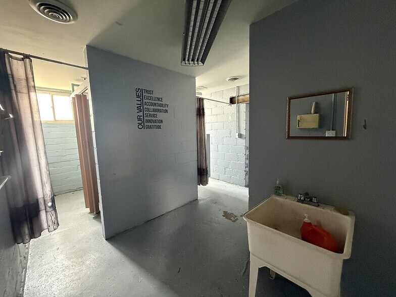 More Photos Of 218 Mechanic St, Waterville Manufacturing For Lease