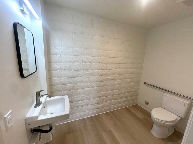 More Photos Of 810 Bond Ave, Santa Barbara Apartments For Lease