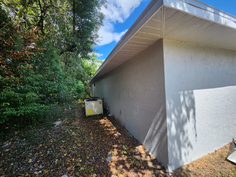 More Photos Of 1740 NE 23rd Ter, Ocala Warehouse For Lease