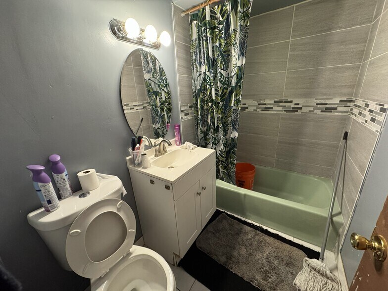 More Photos Of 108 W Elizabeth Dr, Addison Apartments For Sale
