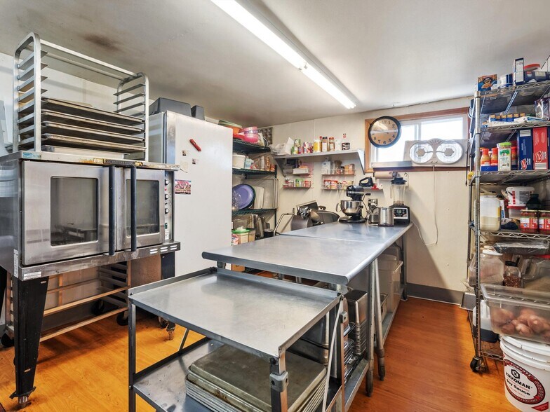 More Photos Of 1222 S Alverno Rd, Manitowoc Restaurant For Sale