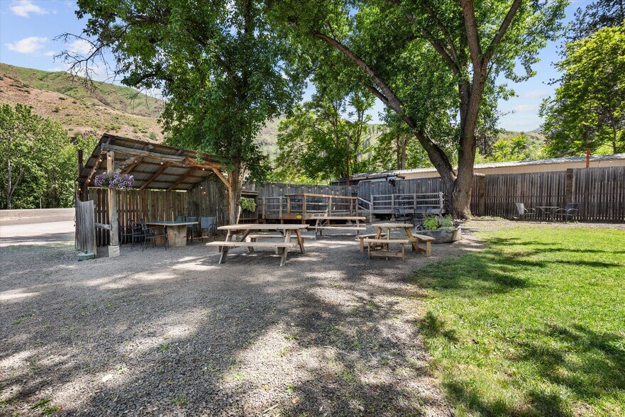 More Photos Of 53943 Hwy 86, Oxbow Specialty For Sale