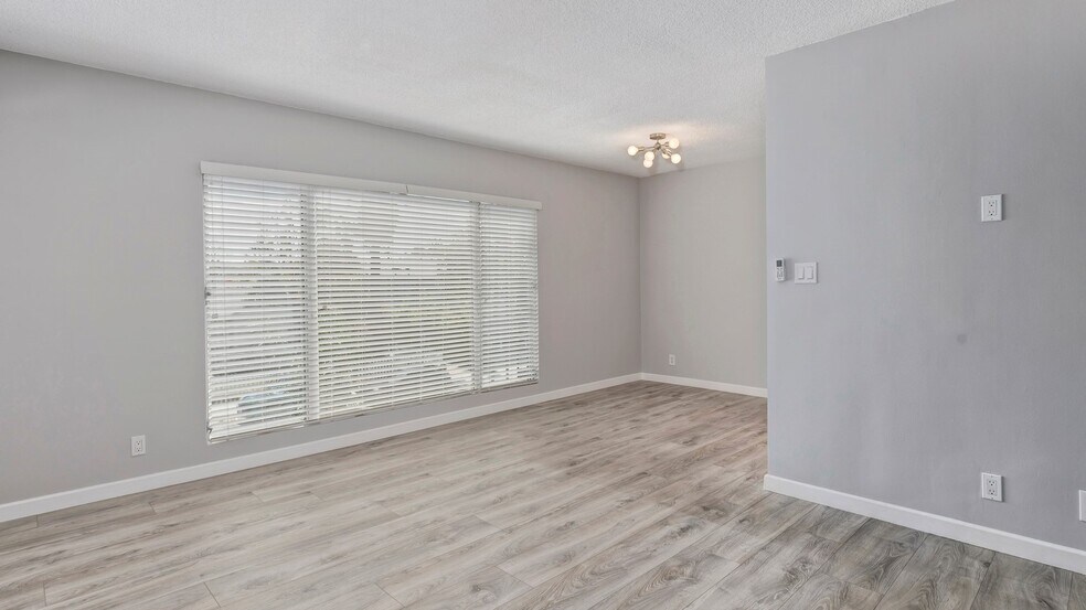 More Photos Of 1035 N Sierra Bonita Ave, West Hollywood Apartments For Sale