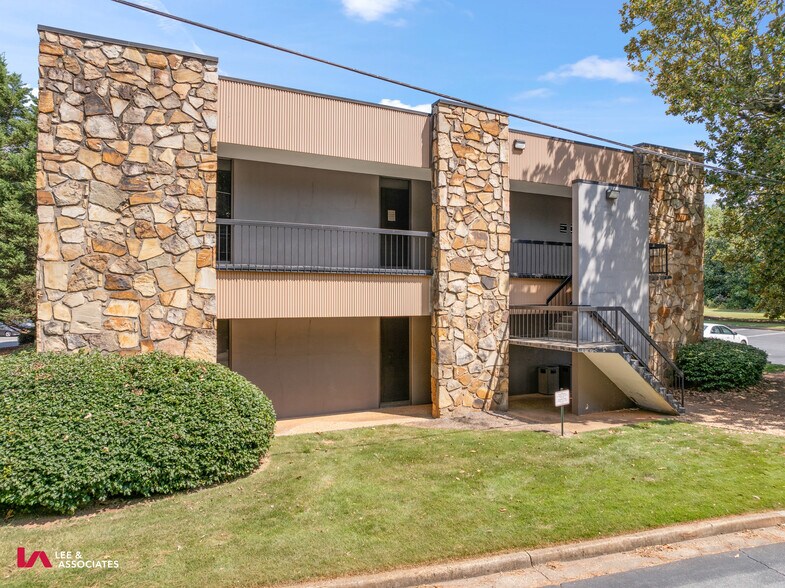 More Photos Of 4500 Winters Chapel Rd, Atlanta Office Residential For Sale