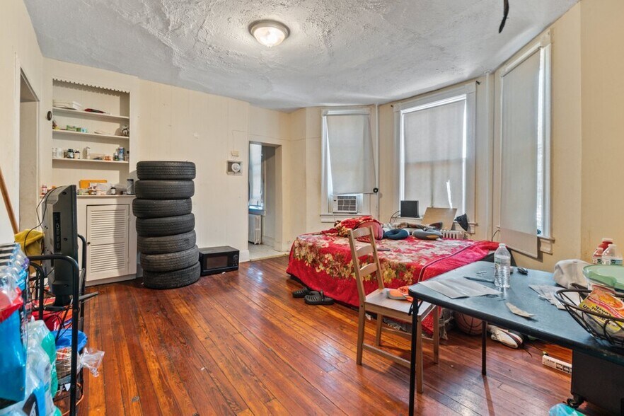 More Photos Of 2530 N Calvert St, Baltimore Office Residential For Sale