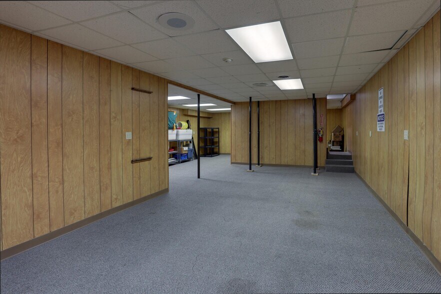 More Photos Of 516 Maine St, Quincy Flex For Sale