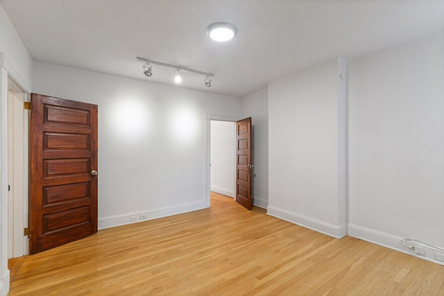 More Photos Of 34 E 25th St, Baltimore Office Residential For Sale