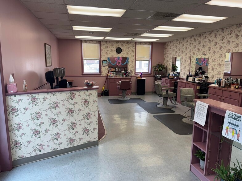 More Photos Of 100 N Buckmarsh St, Berryville Office For Lease