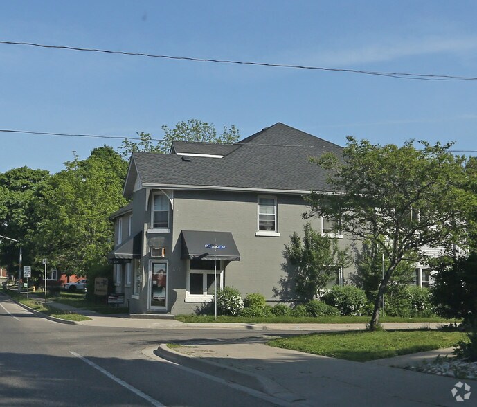More Photos Of 497 Woolwich St, Guelph Office Residential For Lease