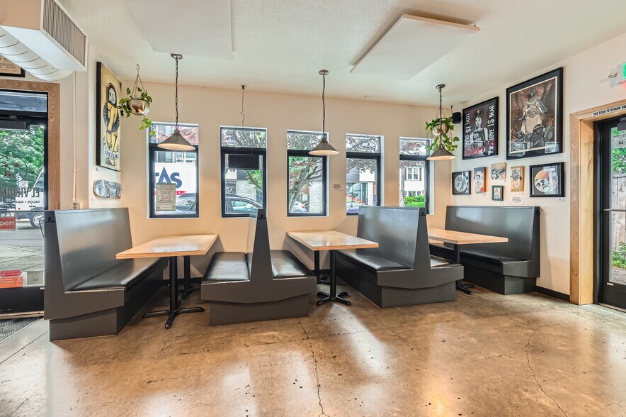 More Photos Of 4343 SE Hawthorne Blvd, Portland Restaurant For Sale