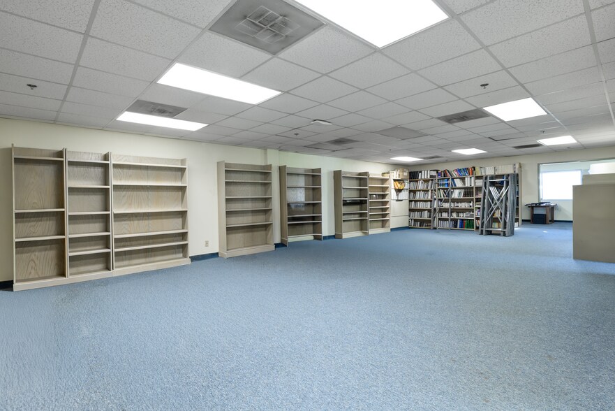 More Photos Of 1780 E Lemonwood Dr, Santa Paula Manufacturing For Lease