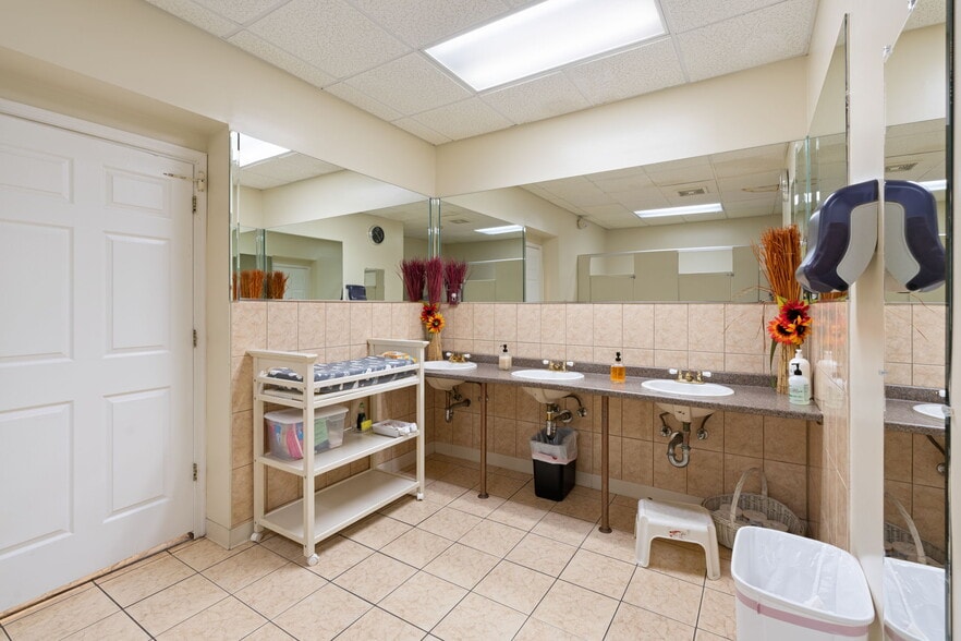 More Photos Of 1388 Richmond Ter, Staten Island Freestanding For Sale