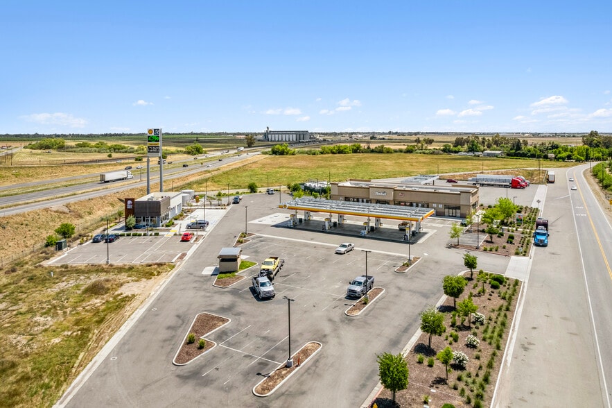 More Photos Of 18463 Road 23, Madera Service Station For Sale
