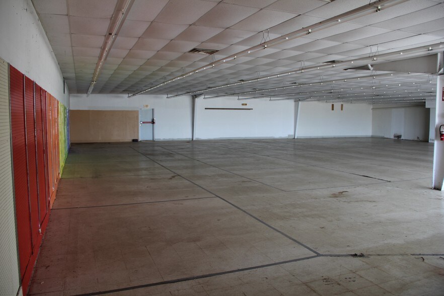 More Photos Of 1100 Main St, East Bernard Storefront For Lease