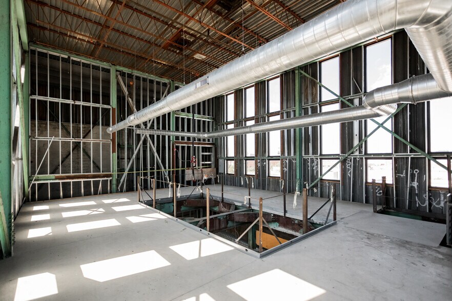 More Photos Of 2000 Division St, Detroit Warehouse For Sale