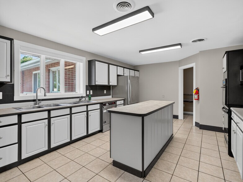 More Photos Of 200 S 4th St, Kawkawlin Assisted Living For Sale