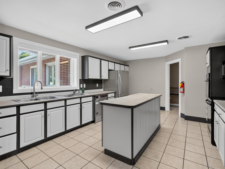 More Photos Of 200 S 4th St, Kawkawlin Assisted Living For Sale