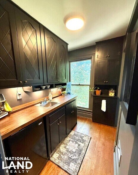 More Photos Of 4 S 1st St, Denton Specialty For Sale