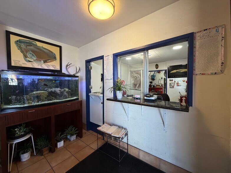 More Photos Of 43 Tiburon St, San Rafael Service For Sale